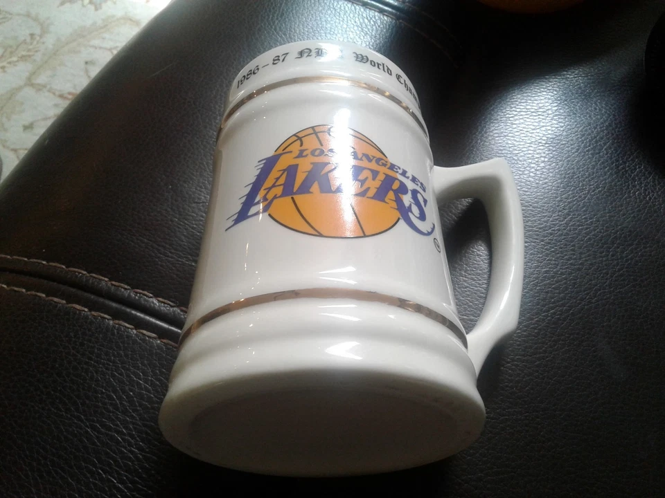 Taza de piedra de cerveza campeones mundiales de la NBA Los Angeles Lakers 1986-87 Foto 3 de 3