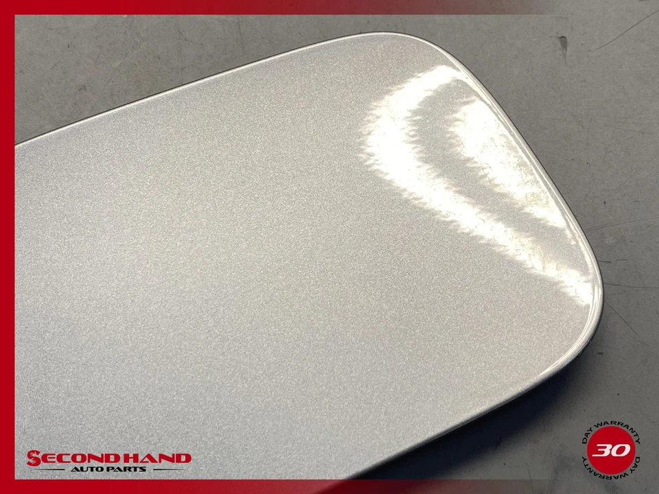 08-13 BMW 128i 135i LLENADOR DE COMBUSTIBLE PUERTA DE GAS TAPA DEL TANQUE ALETA GRIS Foto 3 de 4