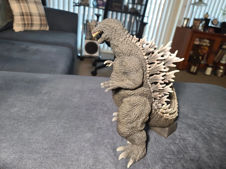 X-Plus Godzilla 2001 Toho Statue 30cm Series Yuji Sakai Collection GMK 12-inch - Image 2 of 4