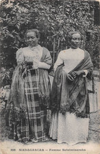 MADAGASCAR, AFRICA ~ 2 BETSIMISARAKA WOMEN, FANCY DRESSES, COIFFURES c 1902