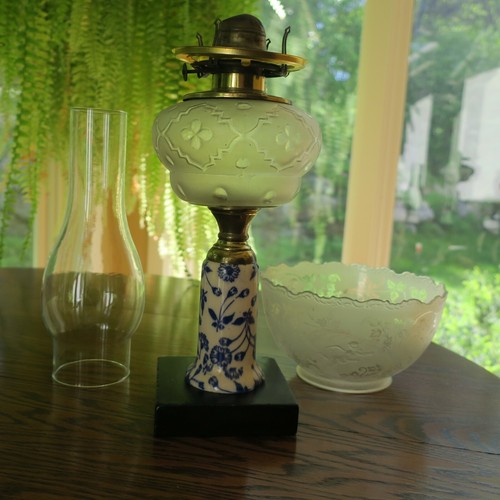 Oil Lamp Blue And White Porcelain Stem Shade Chimney Queen Anne Burner Compete - Picture 10 of 12