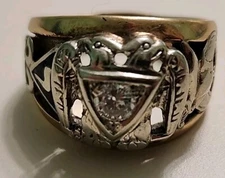Masonic Ring  .3ct Diamond    10g 10K Yellow Gold     10.75