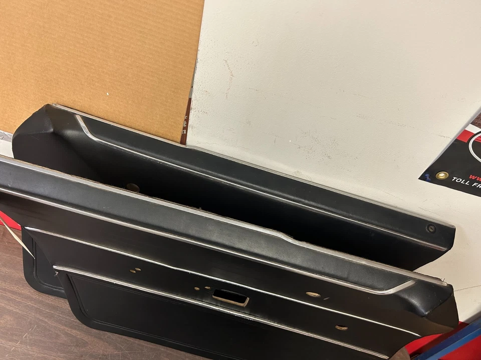 Chrysler Newport 1966 sedán paneles de puerta delantera con molduras 525 Foto 2 de 4