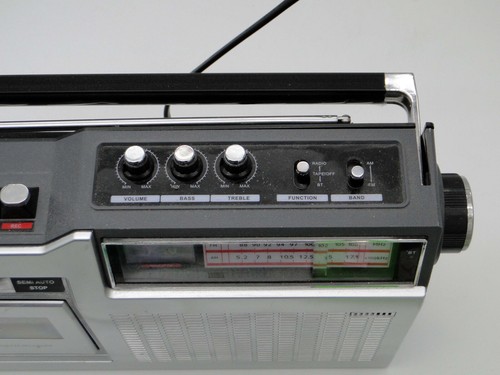 Radio Cassette Reproductor Boombox Crosley CT200 AM/FM con Bluetooth, Plateado CT200B-S1 - Imagen 4 de 6