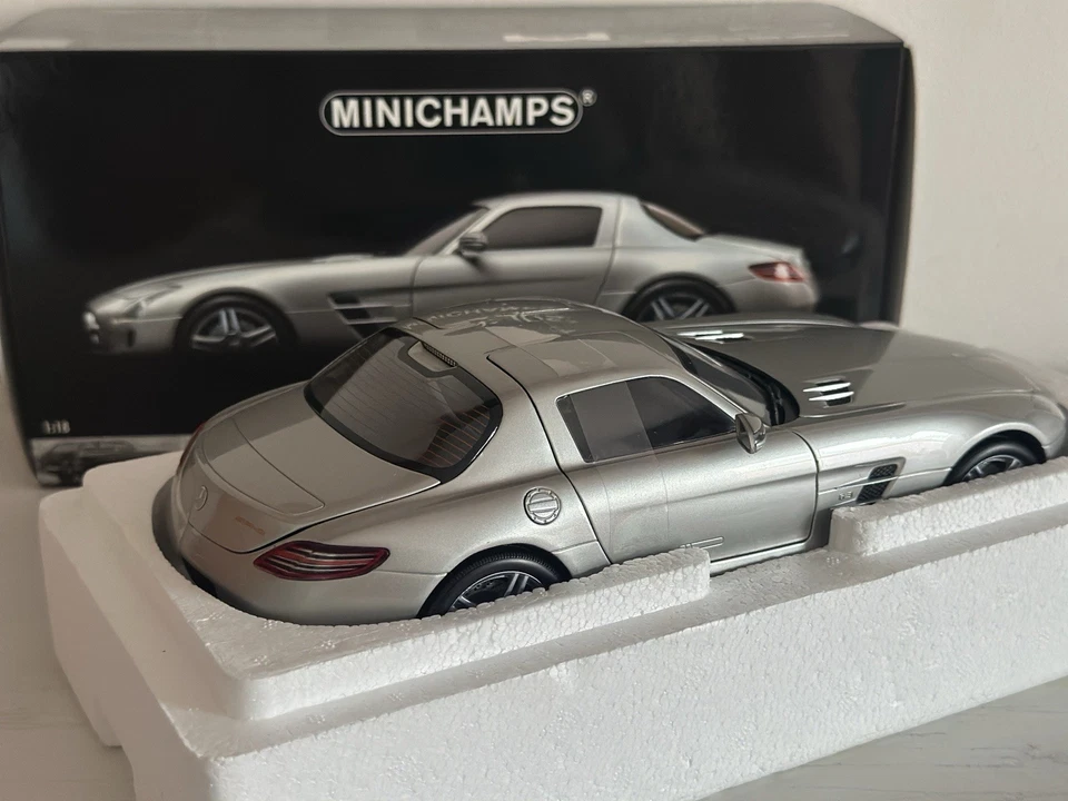 minichamps 1/18 Mercedes SLS AMG - Immagine 3 di 4