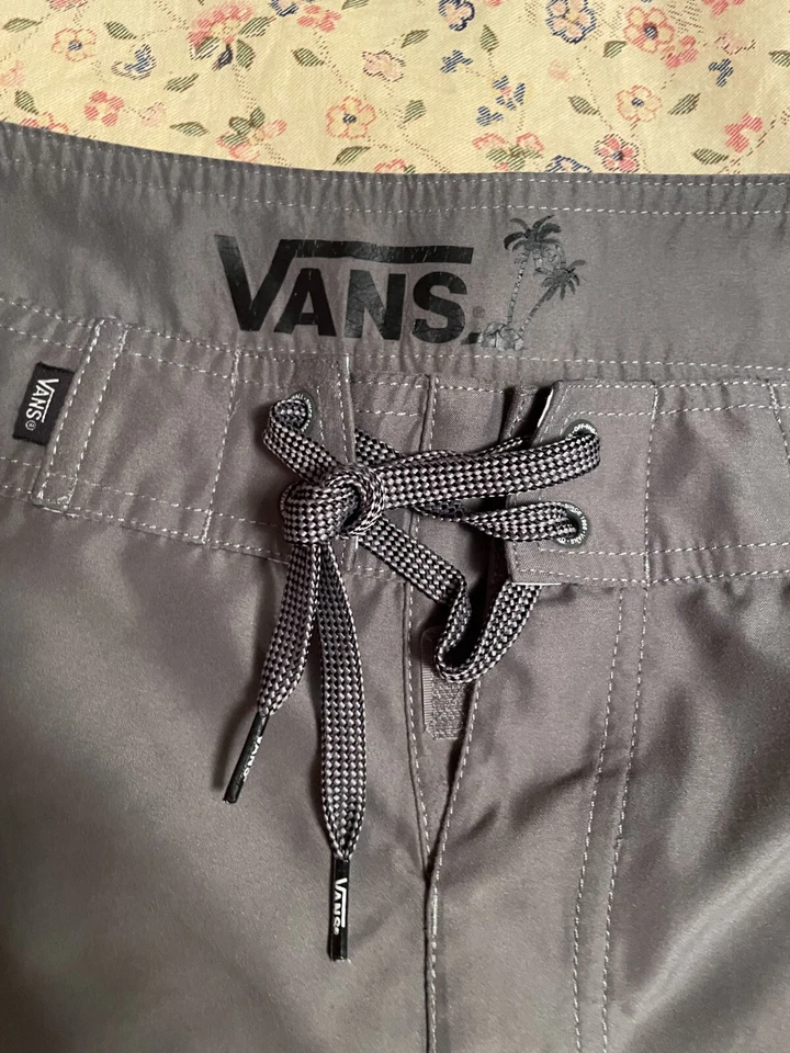 Pantalones Cortos Vans Para Hombre 30 Regular Gris Skate Surf Playa Frente Plano Cordón Foto 2 de 4