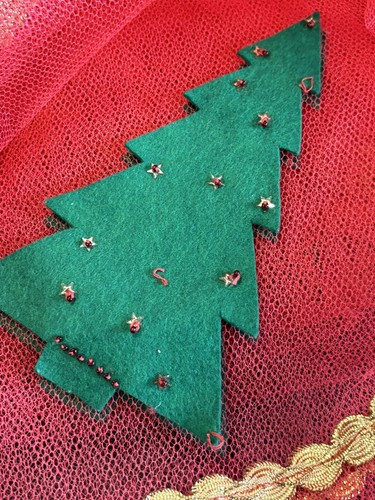 Vintage Christmas Tablecloth Topper Tulle And Felt Appliqué Netted Tulle 123”X73 - Picture 3 of 4