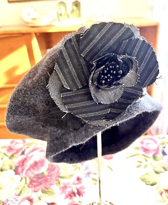 Louise Green Hat Beret Grey Wool/Felt with Striped Rose Black and
