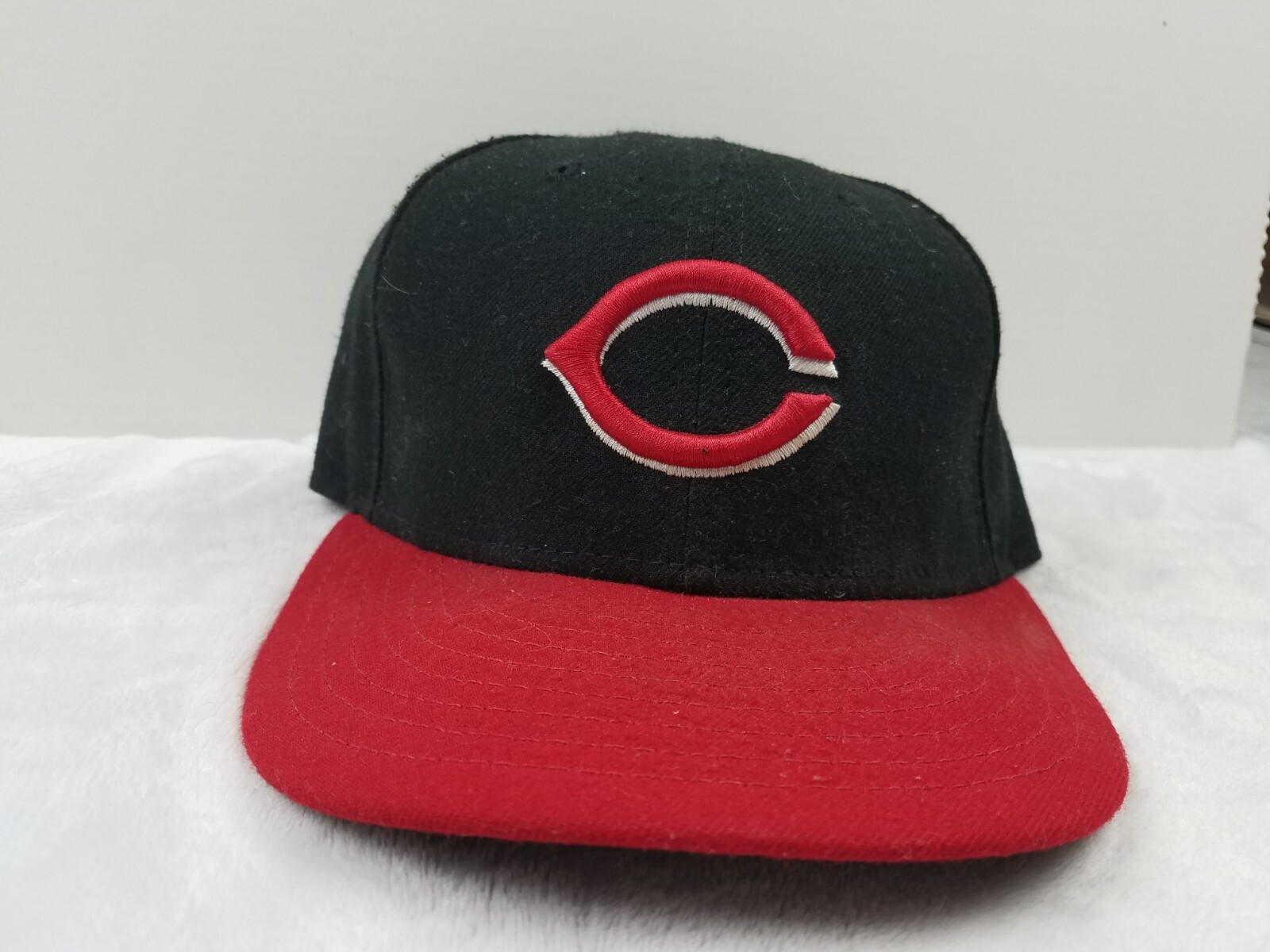 New Era Cincinnati Reds ALT 59Fifty Fitted Hat (Black/Red) MLB Cap 7 1/4