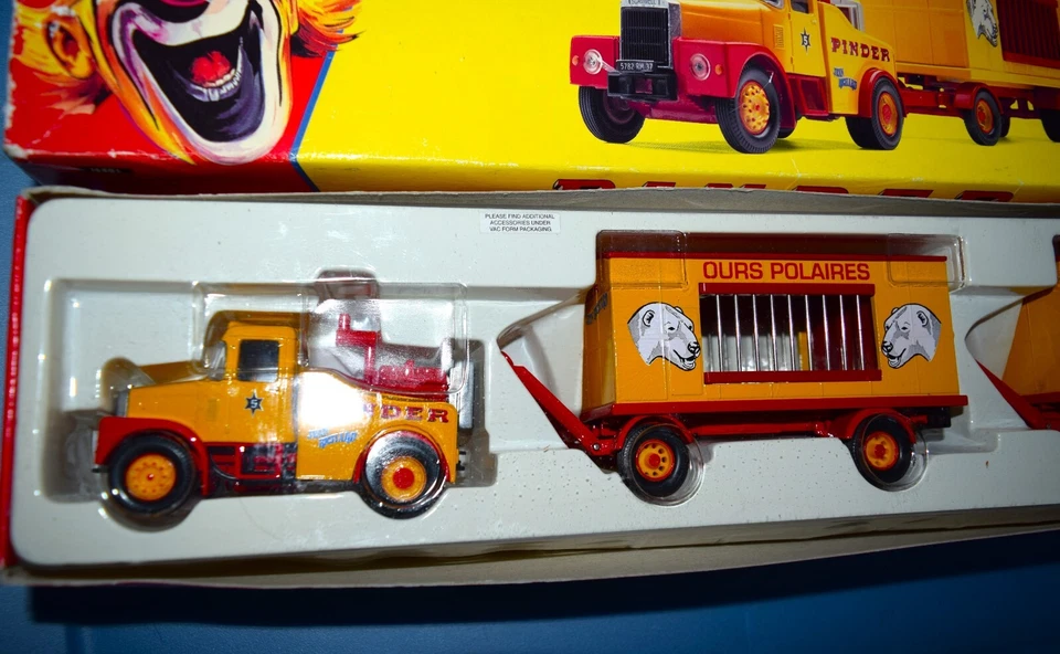 Vtg. Corgi-PINDERS CIRCUS-1997 SCAMMEL HIGHWAYMAN WITH TWO CAGE TRAILERS - Image 2 of 4