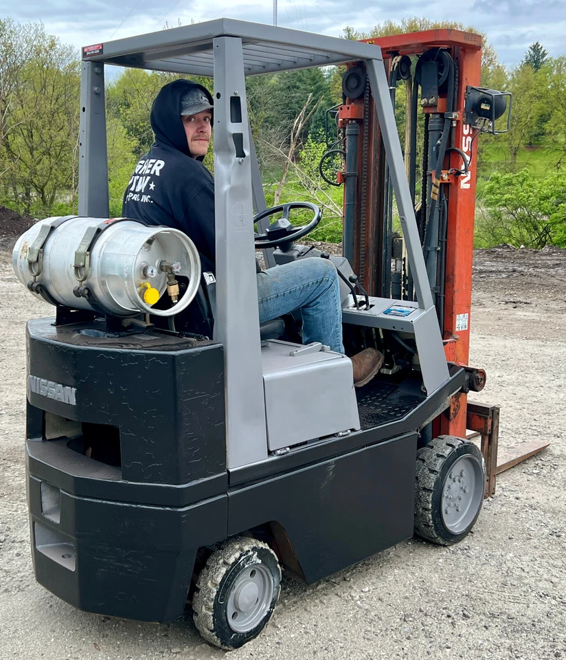 Nissan 15PV Forklift LPG Powershift 3,000lb Capacity 188" Mast 3 Stage Tilt - Image 4 of 4