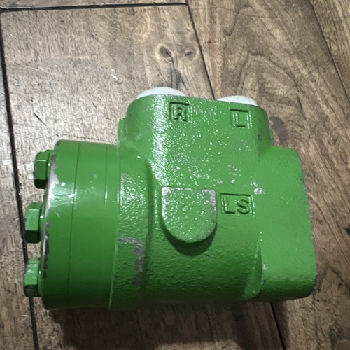 John Deere Steering Valve Motor SM100C - Picture 5 of 6