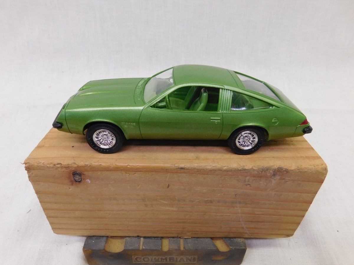 1976 CHEVY MONZA PROMO MODEL LIME GREEN METALLIC 1/25 SCALE