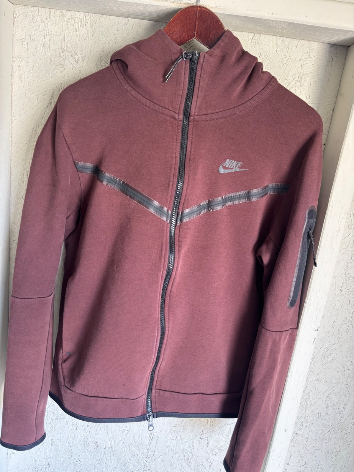 Nike Tech Burgundy Red Zip Up Hoodie Size m 4358 thumbnail 2