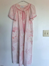 Vintage size L lightweight house dress in pink  white w/ faint yellow print.