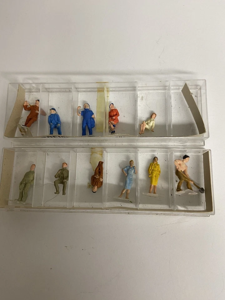 Seven used Preiser sets with HO figures. - Image 4 of 4