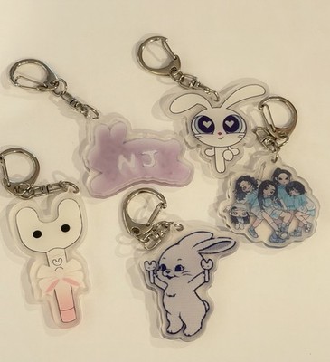 (5) NewJeans Keychain Kpop Girl Group Lightstick Binky Bong Bunnies Bunny