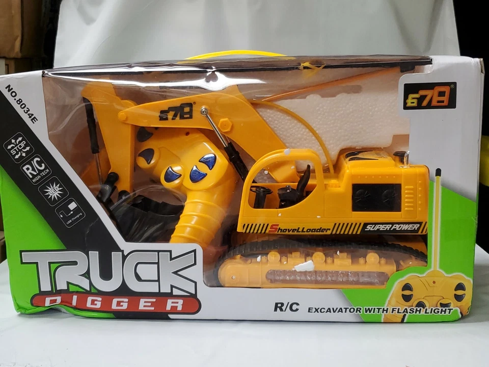 678 Truck Digger R/C Excavator With Flashlight No.8034E Yellow New Sealed - Image 2 of 4