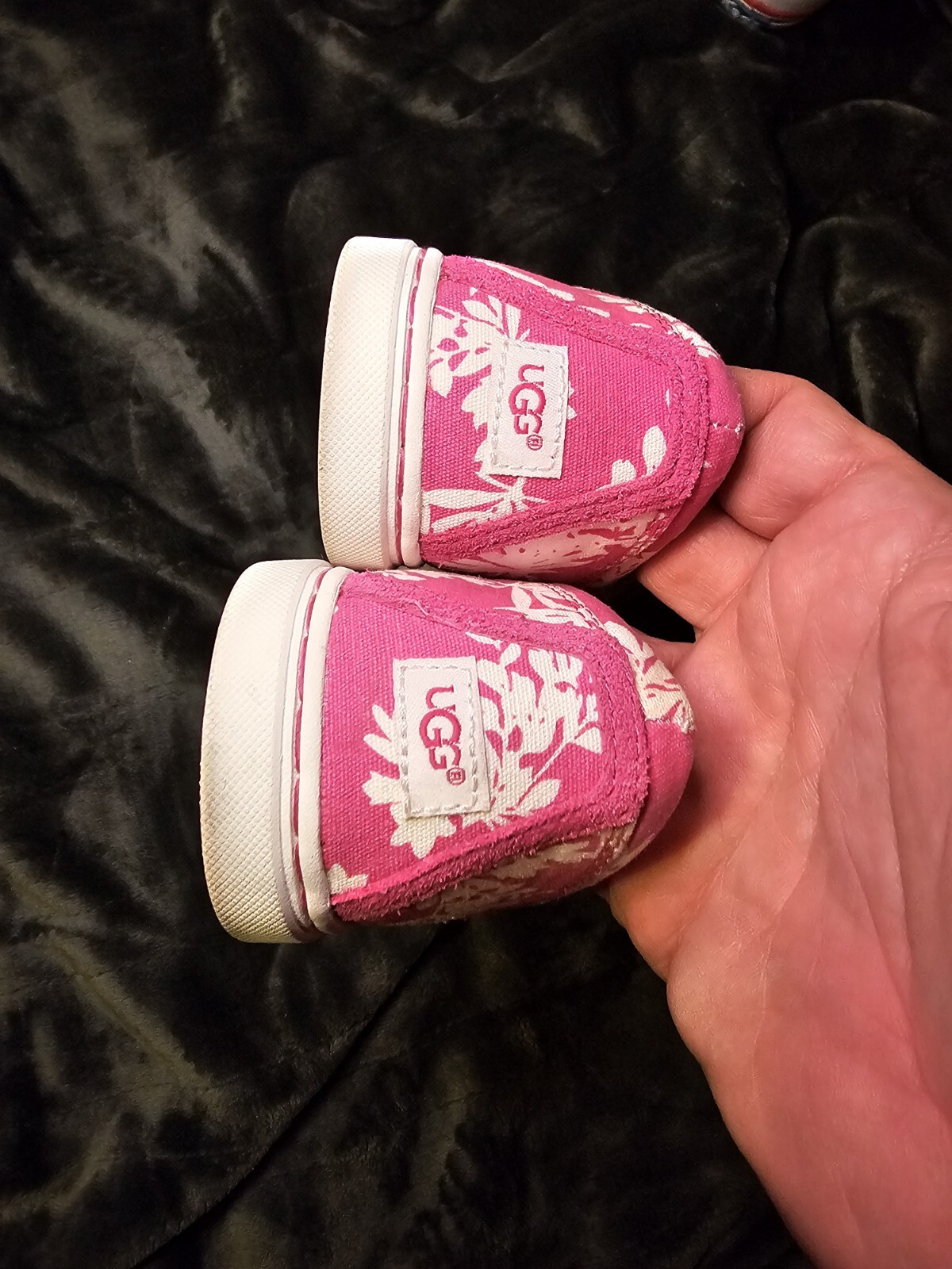 Rare UGG Limited Edition Hawaiian Floral Slip On Snea… - Gem