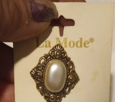 2  La mode art deco style sew on button 