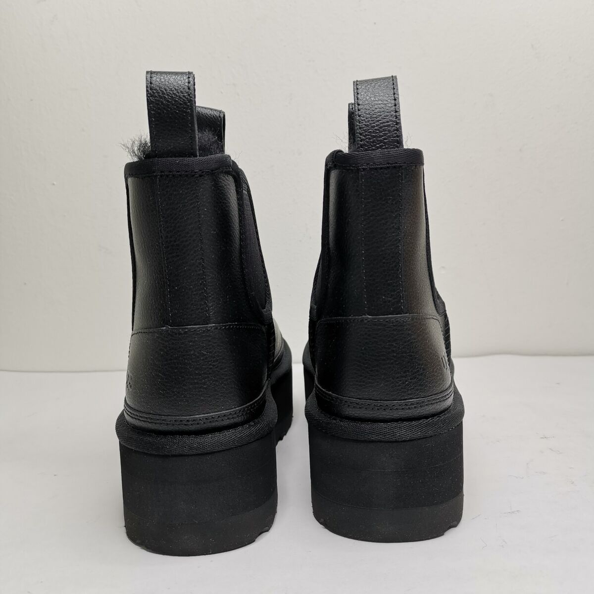UGG Neumel Platform Boot Chelsea Size 8 Chunky Shoes Black UGG Neumel Platform Boot Chelsea Size 8 Chunky Shoes Black