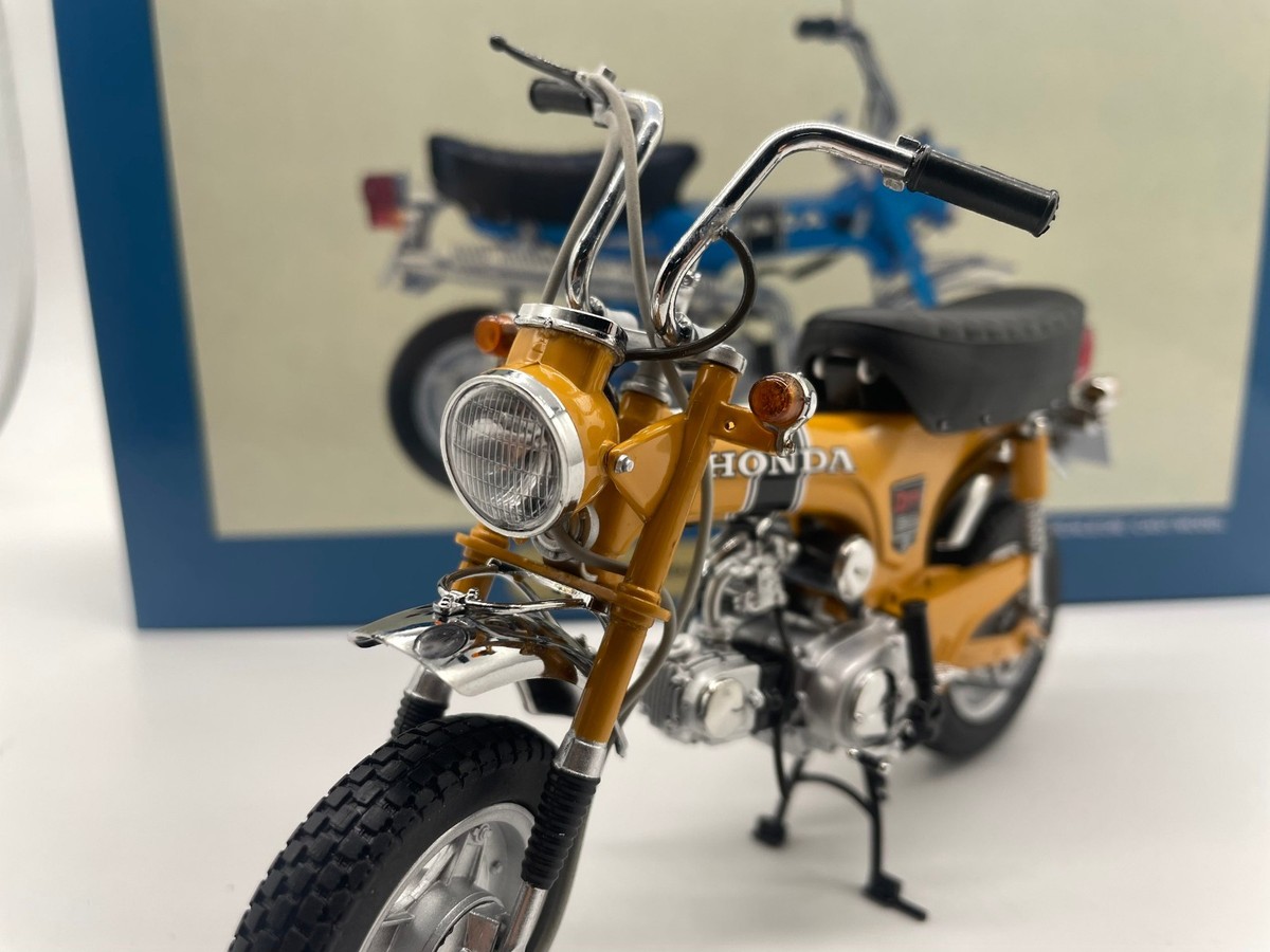 Ebbro 1:10 Scale DieCast Model Dax Honda ST50 1969 Motorcycle Gold