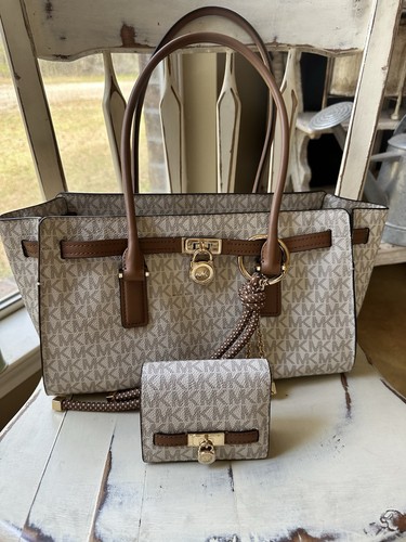 Michael Kors Hamilton Vanilla/Acorn Logo Print Tote & Wallet Set
