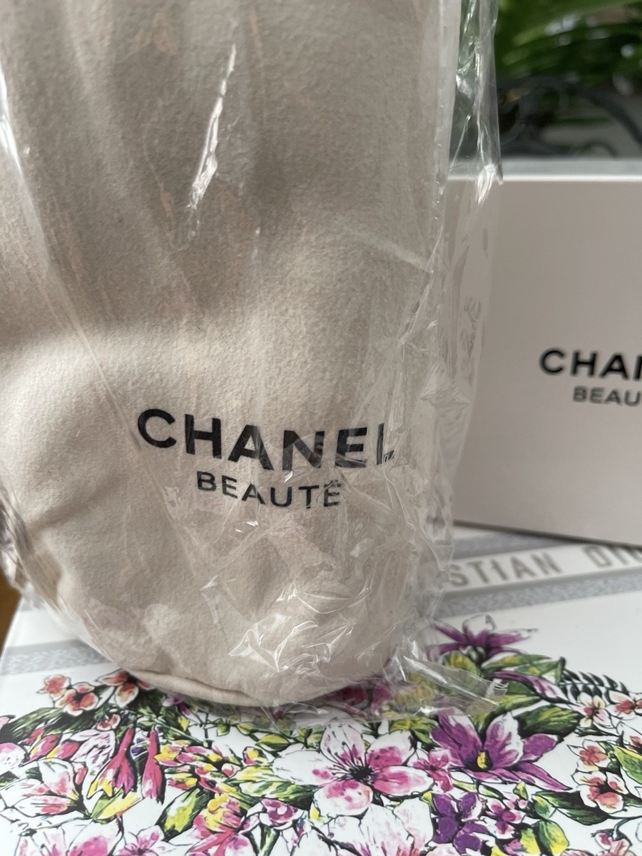 Chanel Beauty Big Logo Blanket Pouch Set Box White Japan