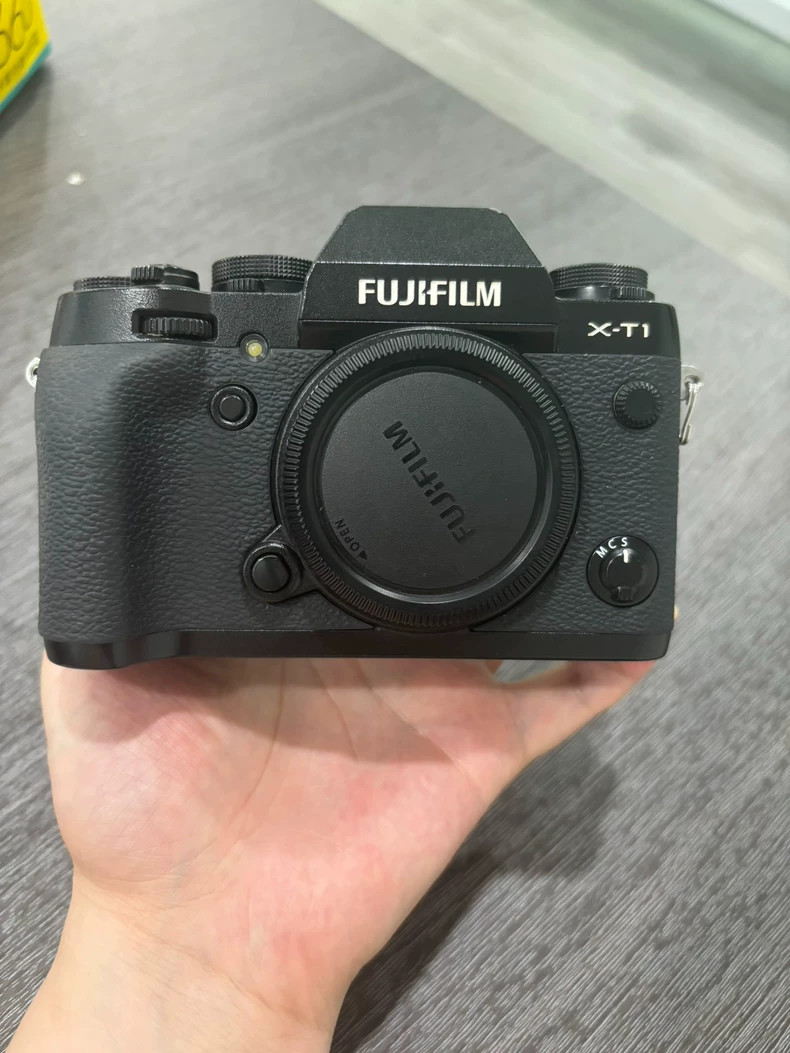 Fujifilm X-T1 16.3MP Mirrorless Digital Camera Black English