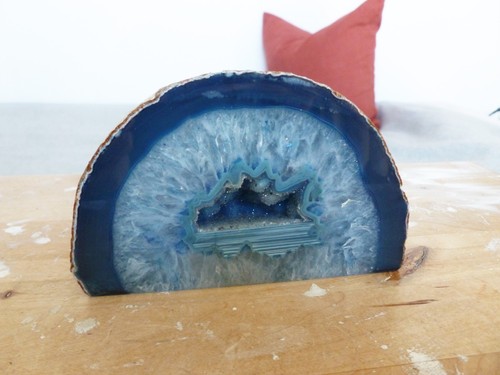 Achat Druse/ Blau – B 13 cm x H 8 cm x T 5,6 cm Achat Druse/ Blau – B 13 cm x H 8 cm x T 5,6 cm