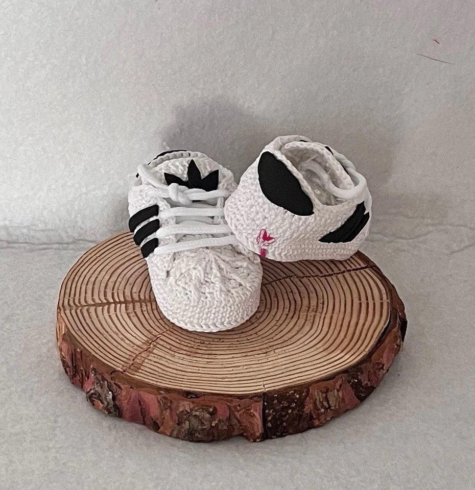 Scarpine bebè ,0-3 mesi cotone, bianche-nere, scarpe ginnastica, regalo, sneaker - Immagine 3 di 3