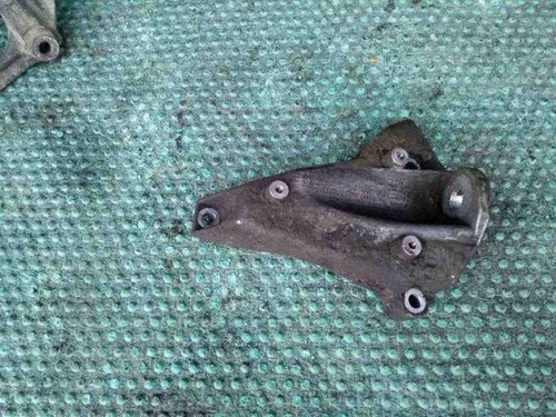 AUDI A6 Avant 4F5, C6 Getriebehalter 8D0399113AT 2.50 Diesel 2001 32497064