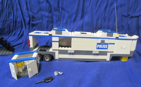 LEGO CITY: Police Command Centre (7743) 99% Complete