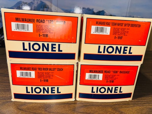 Juego de 4 vagones de pasajeros Lionel 6-19184 Milwaukee Road Hiawatha 15" aluminio. | Condition: Used