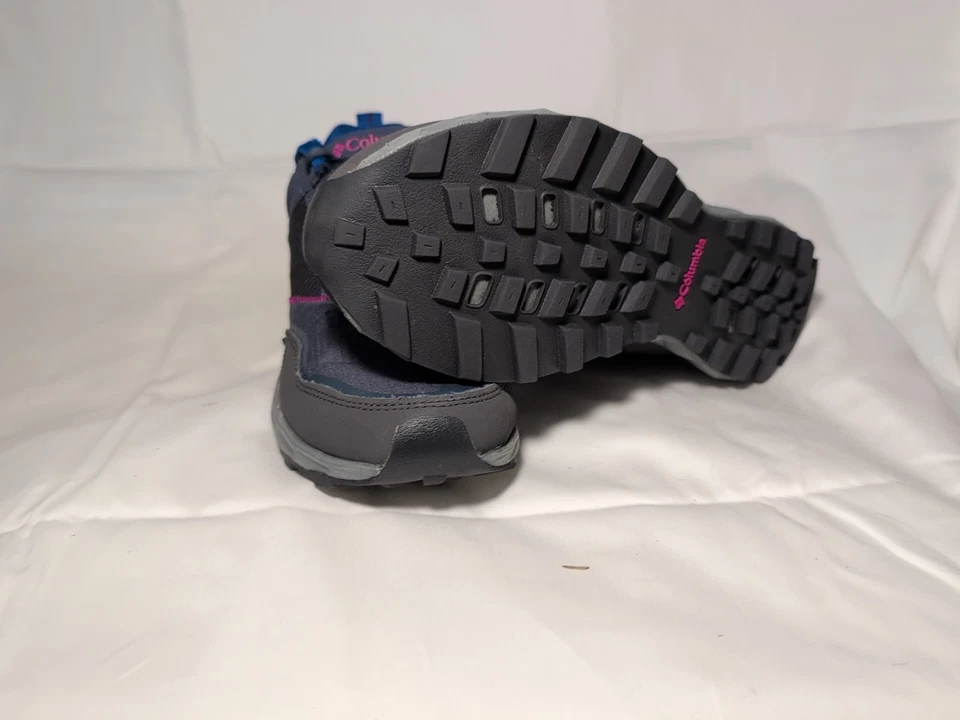 Columbia Women's Flow District Sneakers Size 7 1/2 Pre Owned - Image 4 of 4