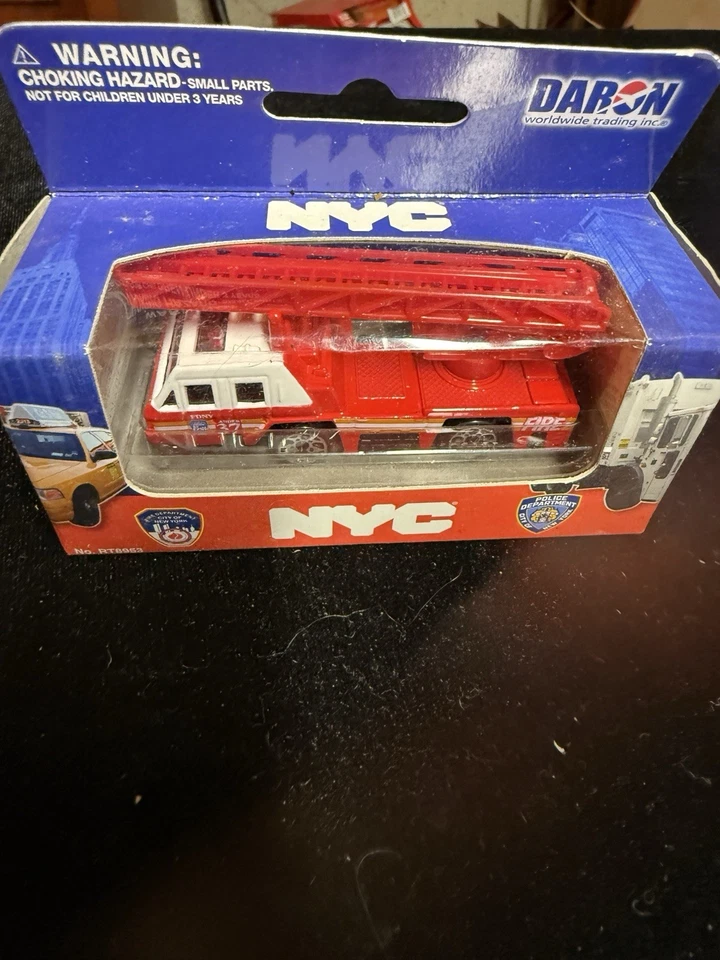 Camión escalera FDNY Departamento de Bomberos de la Ciudad de Nueva York Daron Realtoy fundido a presión RT8953 Foto 2 de 4