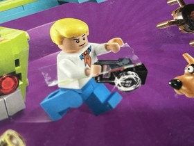 LEGO SCOOBY DOO - THE MYSTERY MACHINE - 75902 - NEW NIB Sealed - Retired