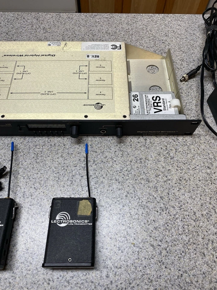 Lectrosonics VR Venue Digital Hybrid Microphone Receiver 4 VRT Modules, 2 Mics - Image 3 of 4