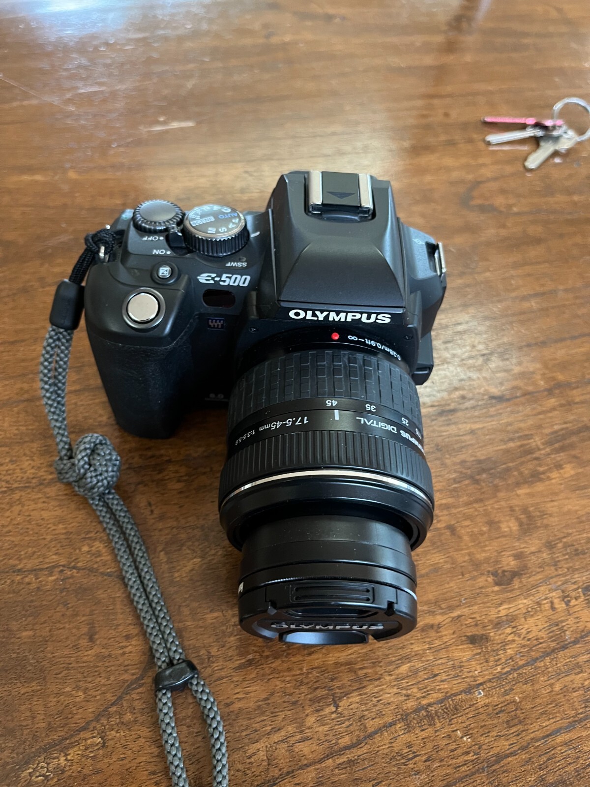 OLYMPUS E500 DIGITAL CAMERA with 40150mm & 17.545mm LENSES & HOOD