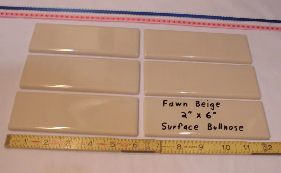 42 uds. Azulejos planos brillantes *Beige descabellado* superficie de cerámica con borde de nariz de toro; nuevos de stock como nuevos Foto 2 de 4