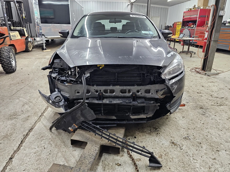 Used Right Sun Visor fits: 2016 Ford Focus from 2/4/13 w/illumination Right Grad Foto 4 de 4