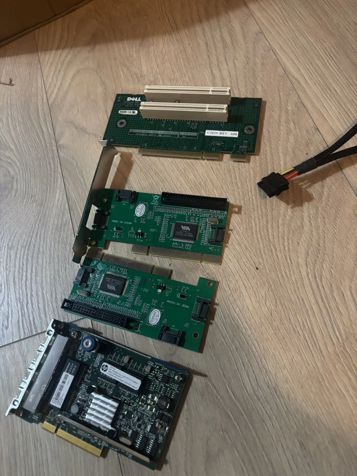 Lote de accesorios de computadora: todo lo que se muestra - GPU AMD de 2 GB y tarjetas de red, etc. Foto 3 de 4