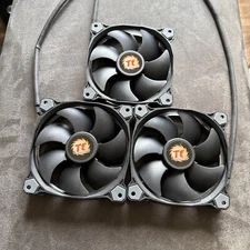 Thermaltake Riing Plus 12 LED RGB TT-1225 Single Fan CL-F059-PL12SW-A