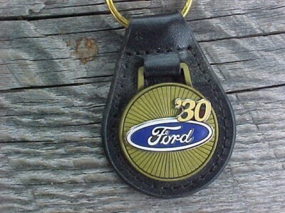 ford 30s USA キーホルダー ヴィンテージ 戦前 #410&411 1930 '30 FORD ANTIQUE GOLD LEATHER KEY FOB NOS Hi-QUALITY