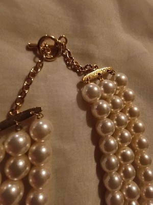 3 Stran Pearl Necklace Goldtone & White