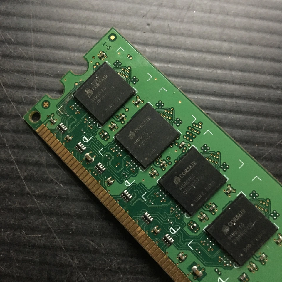 CORSAIR 1G Desktop DDR2 PC-5300 667MHz DDR2-667 RAM Memory - Image 3 of 3