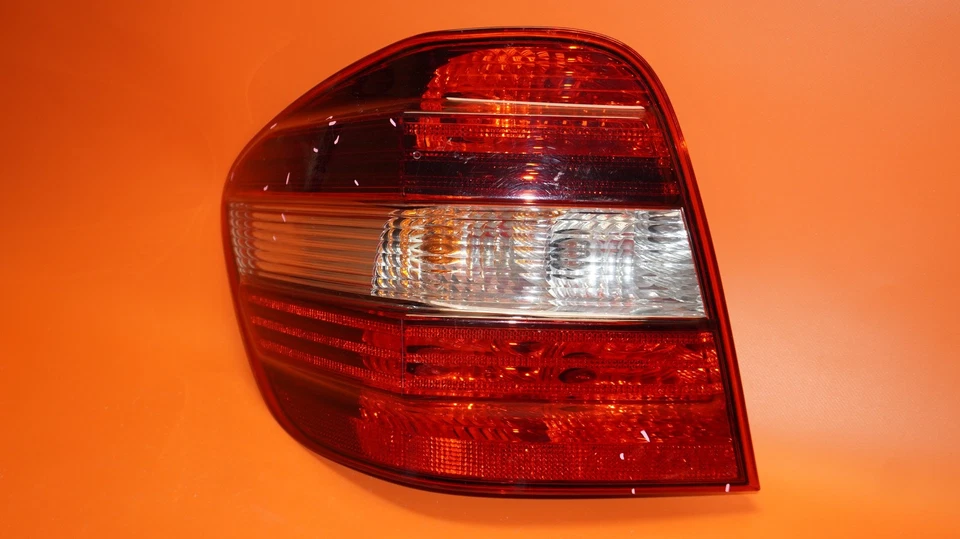 Lanterna traseira esquerda driver Mercedes Benz ML350 2009 2010 2011 W164 ML450 FABRICANTE DE EQUIPAMENTO ORIGINAL - Imagem 2 de 4