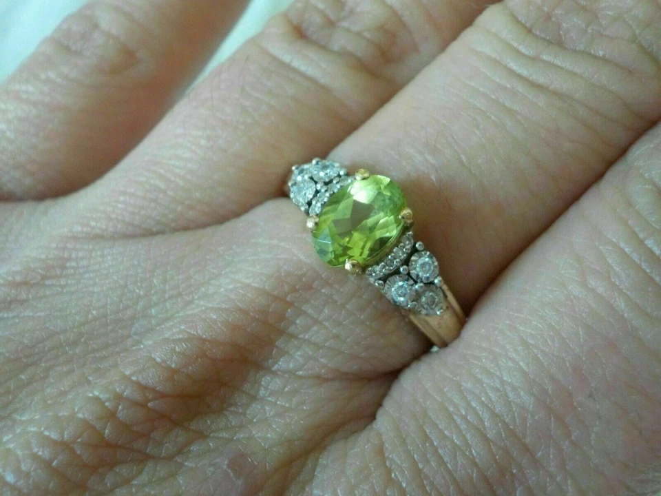 Anillo de compromiso solitario de peridoto verde ovalado de 2,00 quilates de oro amarillo de 14 quilates para mujer Foto 4 de 4