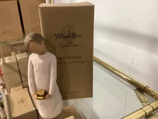 Willow Tree Susan Lordi Spirit of Giving Figurine #26221 with box