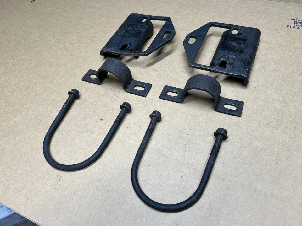 83-96 Ford F-150 Bronco - 8,8 pulgadas eje trasero barra estabilizadora soportes de montaje Foto 3 de 4